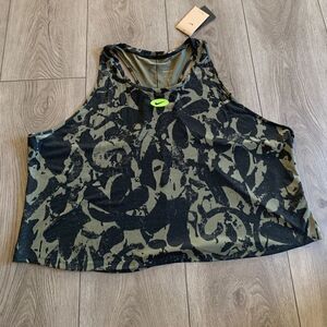Nike woman’s training tank top, slim fit plus, very beautiful